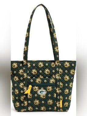 Vera Bradley NFL Small Vera Tote NWT GREEN BAY PACKERS Bandana pattern